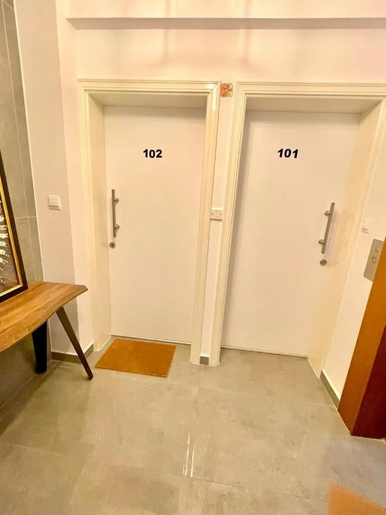 Stavri De'Lux Apartment 拉纳卡